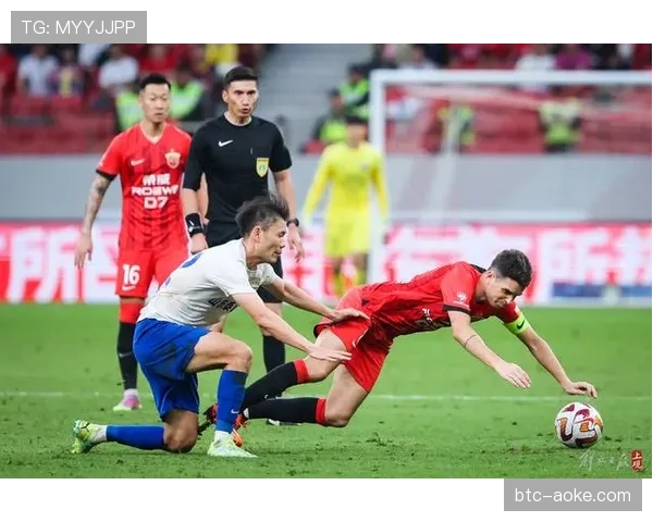 维尼修斯与基米希发生冲突,双方各吃一张黄牌 维尼修斯与基米希发生冲突,双方各吃一张黄牌